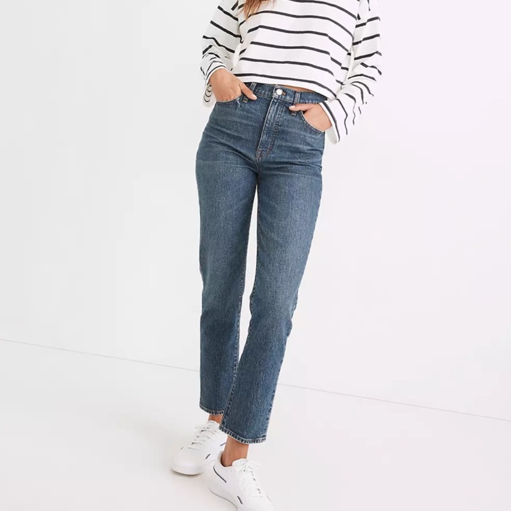 Petite Classic Straight Jeans in Corson Wash